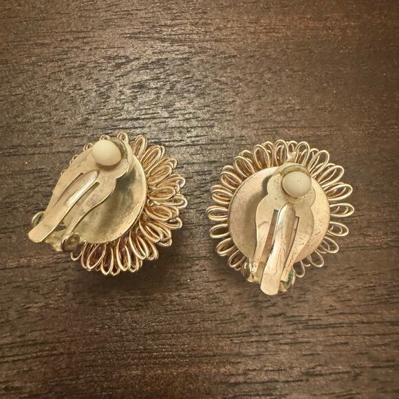 VTG Gold Tone Star Burst Clip on Earrings & Brooch Flower Retro Round Studs - Picture 2 of 10